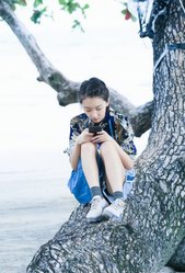 周冬雨《中餐廳》示范清新度假風   看看她到底有多時髦