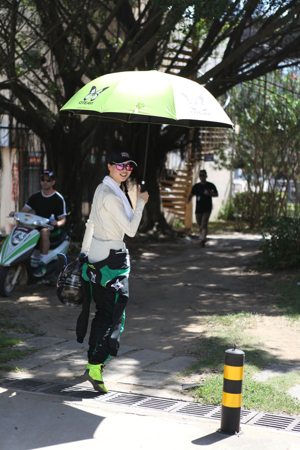 三面嬌娃，中國首位高顏值女車手的運(yùn)動人生