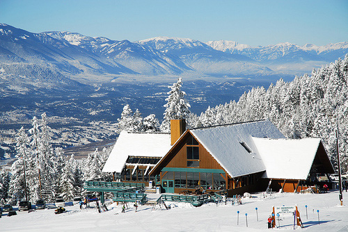 在落基山脈那些深山叢林里玩雪泡溫泉