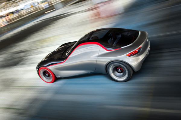 全新OPEL GT Concept 破繭登場