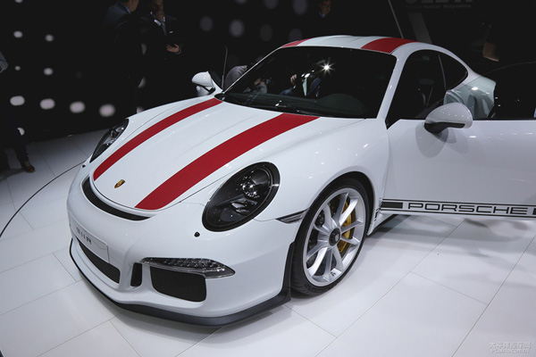 保時捷911 R 于日內(nèi)瓦車展正式發(fā)布