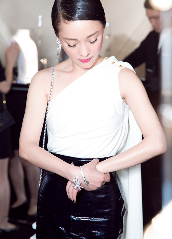 周迅參觀香奈兒Signature de Chanel展覽