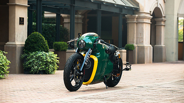 Lotus C-01 科幻重機現身Mecum拍賣會