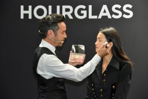 親臨Hourglass秘境，探索高端美妝新定義