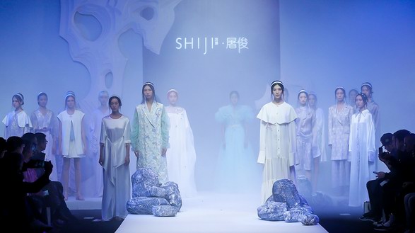 “越”設(shè)計(jì)，越精絕 SHIJI時(shí)集2020春夏系列設(shè)計(jì)師屠俊發(fā)布會(huì)