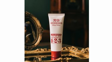 換季已成老年皮膚問題高發(fā)期——用「芳華」老年潤(rùn)膚乳，輕松告別干、癢、味！