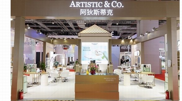 ARTISTIC&CO.阿狄斯蒂克首次亮相進博會，宙斯男士美容儀引關注