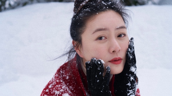 雪中美人田海蓉，雪韻天成優(yōu)雅不敗