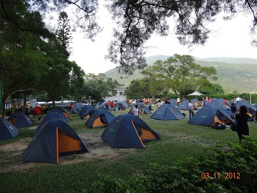 香港大潭童軍中心營地上，搭建了過百戶外帳篷。