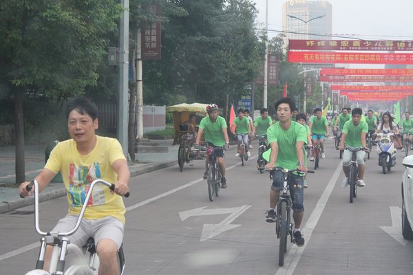 9月1日，浦江國際開元大酒店舉行了“開元自行車騎行日”綠色騎行活動(dòng)，以騎自行車、撿拾仙華水庫邊垃圾等形式，倡導(dǎo)“低碳、綠色、環(huán)保”的生活方式。