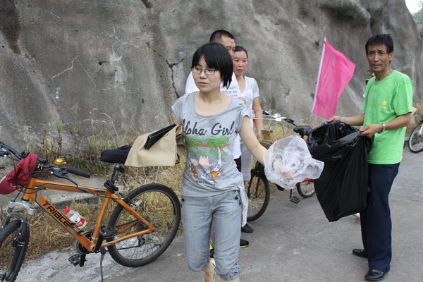 9月1日，浦江國際開元大酒店舉行了“開元自行車騎行日”綠色騎行活動(dòng)，以騎自行車、撿拾仙華水庫邊垃圾等形式，倡導(dǎo)“低碳、綠色、環(huán)保”的生活方式。