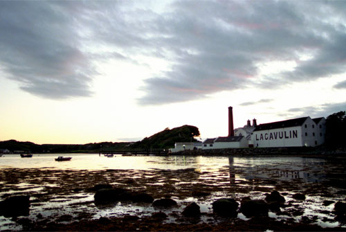 黃昏時(shí)分的 Lagavulin 酒廠