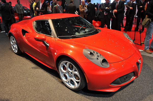 Alfa Romeo 4C 跑車(chē)量產(chǎn)版現(xiàn)身日內(nèi)瓦車(chē)展