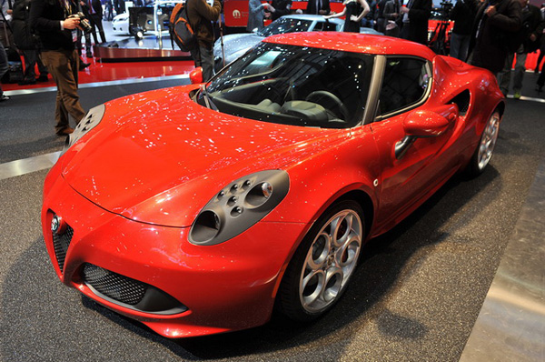 Alfa Romeo 4C 跑車(chē)量產(chǎn)版現(xiàn)身日內(nèi)瓦車(chē)展