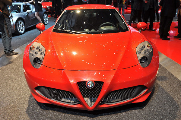 Alfa Romeo 4C 跑車(chē)量產(chǎn)版現(xiàn)身日內(nèi)瓦車(chē)展