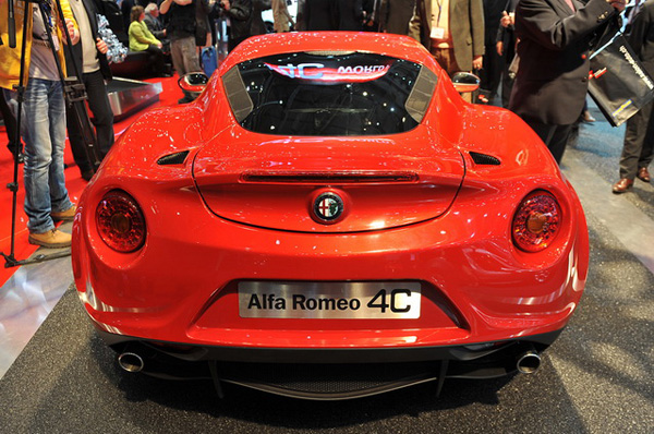 Alfa Romeo 4C 跑車(chē)量產(chǎn)版現(xiàn)身日內(nèi)瓦車(chē)展